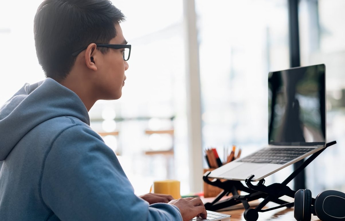 Difference Between Gloss and Matte Finish Brochures: Which One Should You Choose?